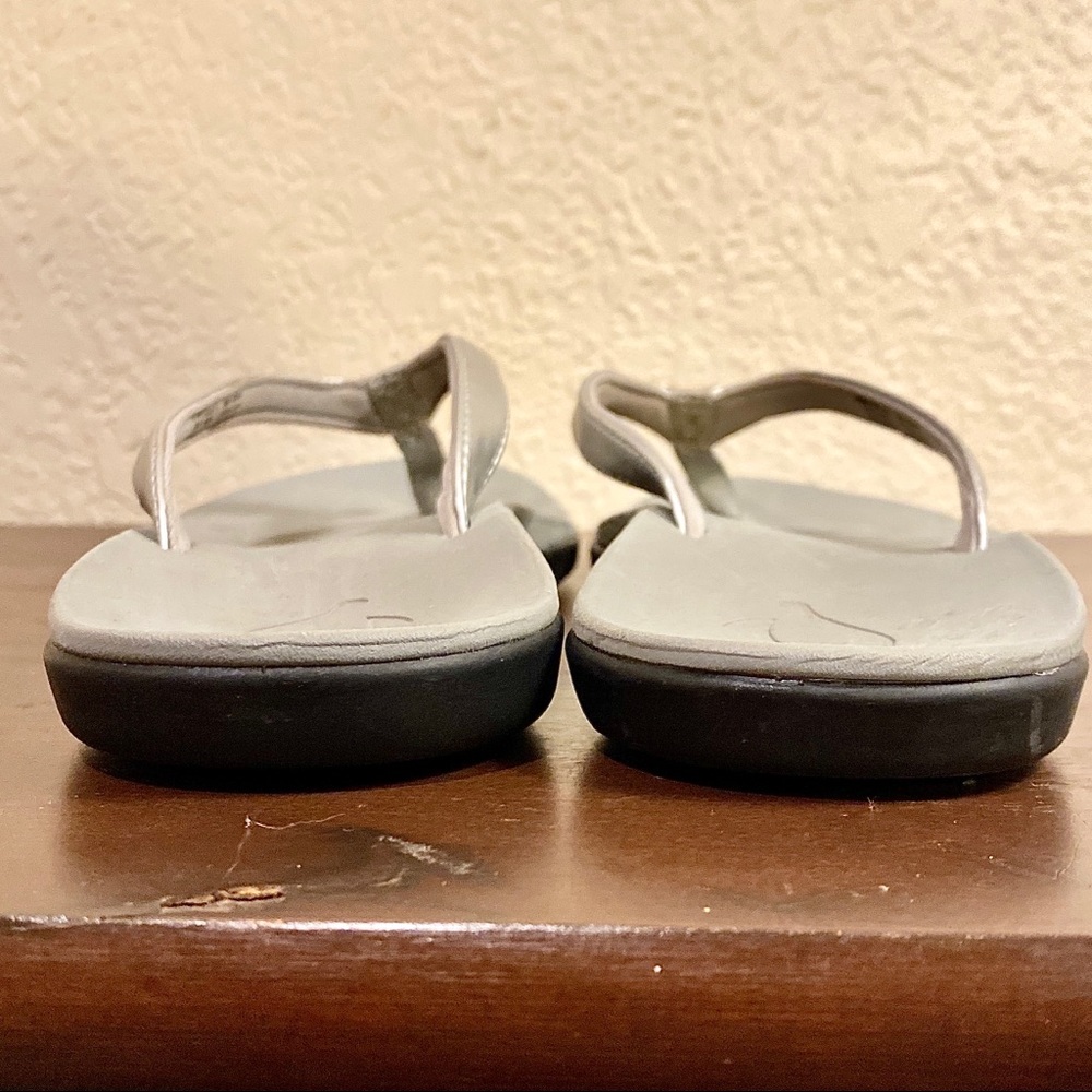 Olukai Ho‘ōpio Girls Flip Flops - Picture 6 of 10
